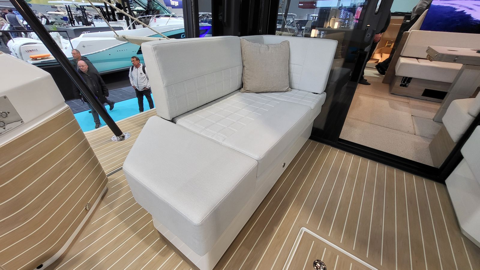 Saxdor 460 GTC forward cabin