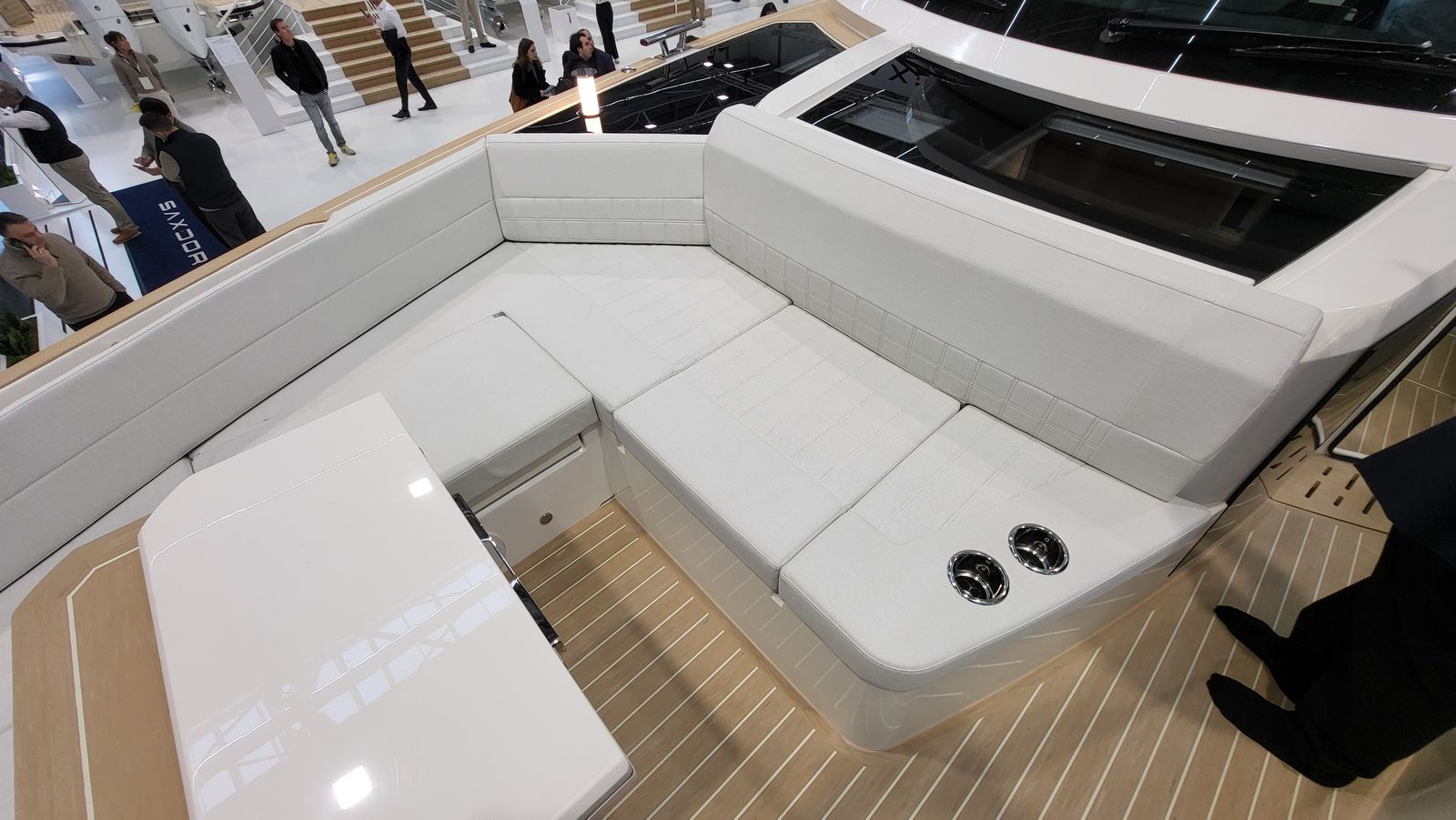 Saxdor 460 GTC bow cushions